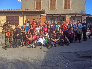 Copia-di-foto-di-gruppo-alla-spaccio-di-Pian-di-legname-a-Tobia