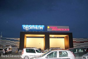 Viterbo - Decathlon e l'ipermercato Conad