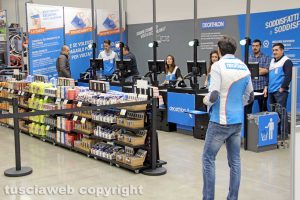 Viterbo - Decathlon - L'apertura - Il primo cliente