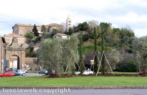 Viterbo . La rotatoria fuori valle Faul