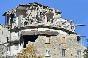 Terremoto - La caserma dei carabinieri di Arquata del Tronto