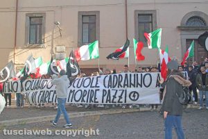 La manifestazione degli studenti fuori della provincia