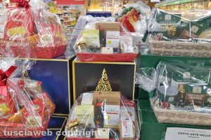 Viterbo - I prodotti natalizi del Todis