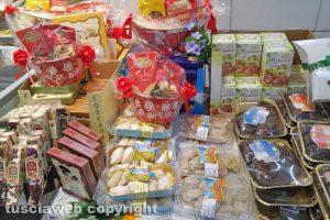 Viterbo - I prodotti natalizi del Todis
