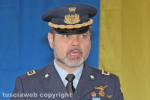 Viterbo - Il comandante della scuola marescialli dell'areonautica militare Michele Vai