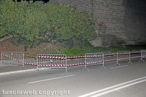 Viterbo - Il tratto di strada transennato a viale Raniero Capocci