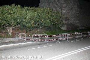 Viterbo - Il tratto di strada transennato a viale Raniero Capocci