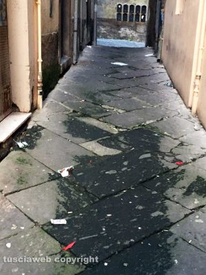 Viterbo - Degrado in via dell'Archetto