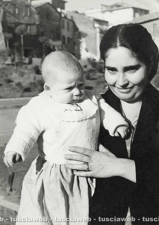 Viterbo - Come eravamo 1954 - Cesare Scorsi con la madre Mafalda