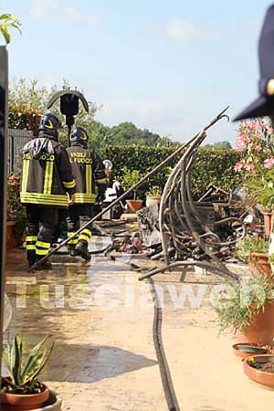 Viterbo - L'incendio in via Rasetti
