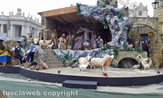 Roma - Città del Vaticano - Il presepe di piazza San Pietro