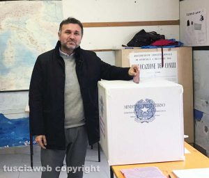Referendum - Gianmaria Santucci vota al seggio di Bagnaia