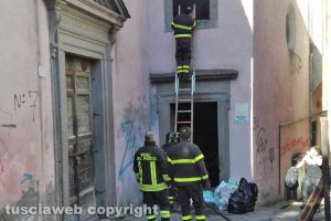 Viterbo - Casa in fiamme a via Faul