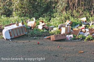 Ronciglione - Discarica abusiva in località Pian del Fico