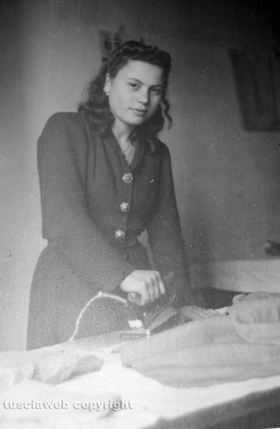 Viterbo - Come eravamo anni '40 - Giulia Pennacchietti nella sua lavanderia