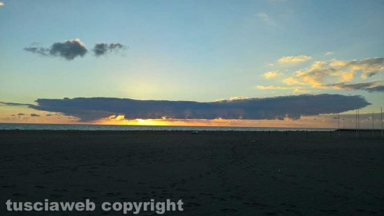 Tramonto sulla spiaggia di Montalto