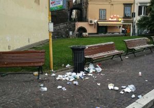 Viterbo - Via Ascenzi - Immondizia dappertutto