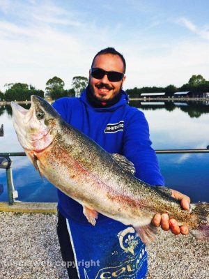 Luca Berni e la trota salmonata di 4,8 chili