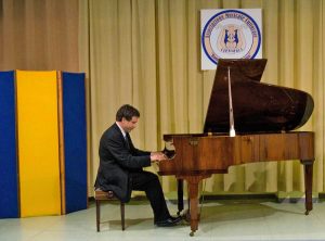Il maestro Sebastian Beltramini