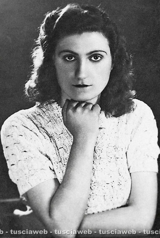 Viterbo - Come eravamo - Giselda Segatori in posa nel 1942