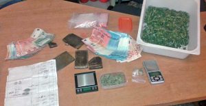 Il materiale sequestrato dai carabinieri di Civitavecchia 