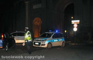 Viterbo - I vigili urbani a porta Fiorentina