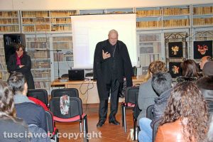 Viterbo - Duomo - La presentazione del fonte battesimale di Francesco d'Ancona restaurato dagli studenti Unitus