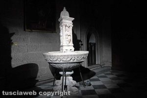 Viterbo - Duomo - Il fonte battesimale di Francesco d'Ancona dopo il restauro degli studenti Unitus