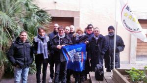 M5s alla manifestazione sotto la provincia