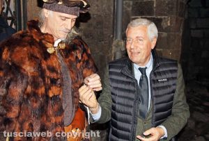 Viterbo - Caffeina Christmas Village - Michelini con lo zecchiere e la sua moneta