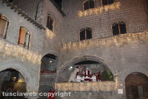Vierbo - Babbo Natale si affaccia dalla sua casa