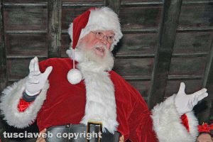 Vierbo - Babbo Natale si affaccia dalla sua casa