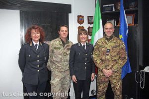 Viterbo - Smam - Da sinistra, il caposezione operazioni capitano Paolo Cerofolini e il primo maresciallo Raffaele Di Fiore, caponucleo poligono, con due vigilesse