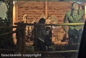 Viterbo - Ragazzi nel presepe di piazza del Comune