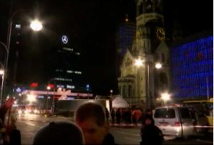 Berlino - Camion sulla folla ai mercatini di Natale