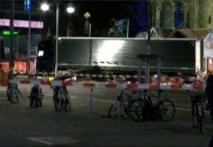Berlino - Camion sulla folla ai mercatini di Natale