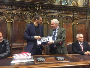 Viterbo - Bonucci riceve il leone della città dal sindaco Michelini