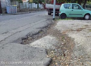 Viterbo - Strada dissestata in via G. Ricci