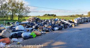 Viterbo - I rifiuti in zona Aquarossa