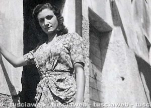 Viterbo - Come eravamo 1940 - Giselda Segatori in via Scacciaricci