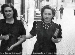 Viterbo - Come eravamo - Giselda Segatori a passeggio in via Roma