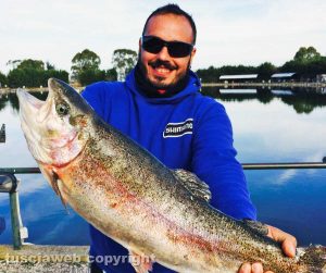 Luca Berni e la trota salmonata di 4,8 chili