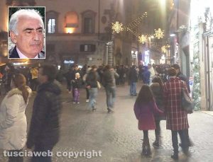 Viterbo - Centro storico senza auto - Via San Lorenzo - Nel riquadro l'assessore Alvaro Ricci