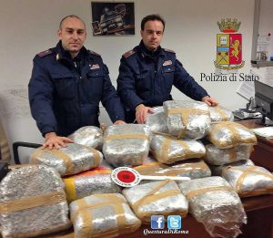 Roma - La polizia sequestra 52 chili di marijuana