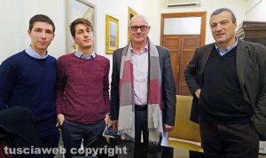 Mauro Mazzola ed Ernesto Dello Vicario con gli studenti