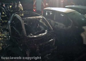 Viterbo - L'auto del consigliere comunale Claudio Ubertini distrutta dalle fiamme