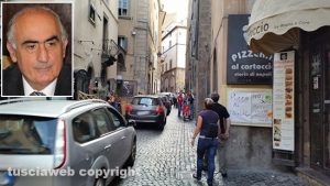 Viterbo - Il traffico nel centro storico - Nel riquadro l'assessore Alvaro Ricci
