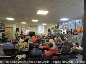 Viterbo - L'ex tastierista dei Matia Bazar Mauro Sabbione al Music shop