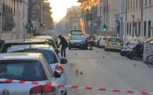 Firenze - Ordigno esplode davanti a una libreria