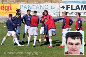 Sport - Calcio - Flaminia - Il riscaldamento dei rossoblù - Nel riquadro: Manuel Marini